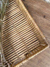 Charger l'image dans la galerie, Plateau en rotin vintage
