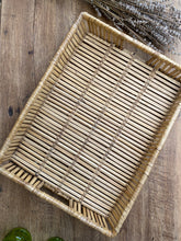 Charger l'image dans la galerie, Plateau en rotin vintage