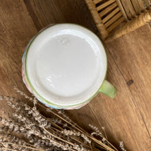 Charger l'image dans la galerie, Pichet en barbotine vintage