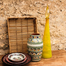 Charger l'image dans la galerie, Carafe en verre soufflé jaune