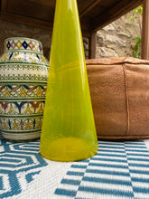 Charger l'image dans la galerie, Carafe en verre soufflé jaune