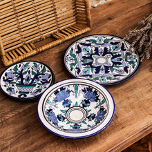 Charger l'image dans la galerie, Plats ou assiettes bleues tunisiennes
