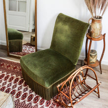 Charger l'image dans la galerie, Fauteuil en velours verts à franges vintage