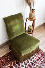 Charger l'image dans la galerie, Fauteuil en velours vert vintage