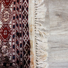 Charger l'image dans la galerie, Tapis oriental en laine vintage
