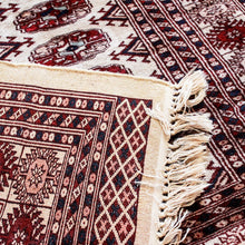 Charger l'image dans la galerie, Tapis oriental en laine vintage