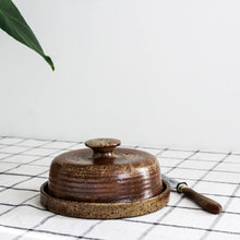 Charger l'image dans la galerie, Beurrier, cloche à fromage en grès vintage