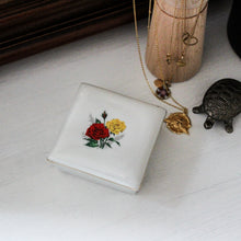 Charger l'image dans la galerie, Boîte à bijoux en porcelaine