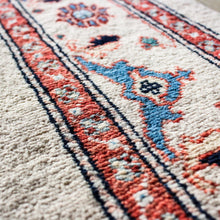 Charger l'image dans la galerie, Tapis Azeri vintage tissé main