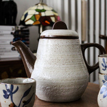 Charger l'image dans la galerie, Théière en céramique ancienne