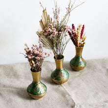 Charger l'image dans la galerie, Petits vases en laiton cloisonné dauphins