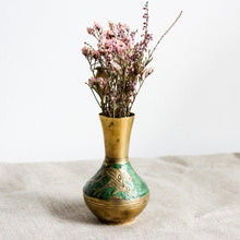 Charger l'image dans la galerie, Vase en laiton cloisonné vintage