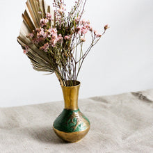 Charger l&#39;image dans la galerie, Vase en laiton cloisonné vintage
