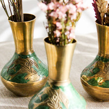 Charger l'image dans la galerie, Vase en laiton cloisonné vintage