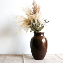 Charger l'image dans la galerie, Grand vase ancien en poterie