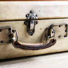Charger l&#39;image dans la galerie, Grande valise en cuir vintage
