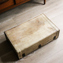 Charger l'image dans la galerie, Grande valise en cuir vintage