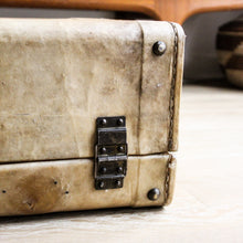 Charger l'image dans la galerie, Grande valise en cuir vintage