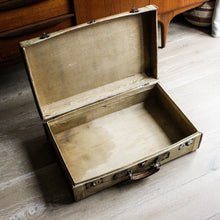 Charger l&#39;image dans la galerie, Grande valise en cuir vintage
