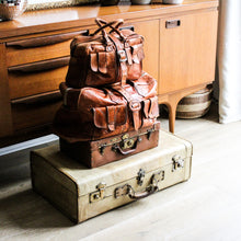 Charger l'image dans la galerie, Valise en cuir vintage années 50