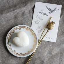 Charger l'image dans la galerie, coffret vintage porcelaine savon carte cygne