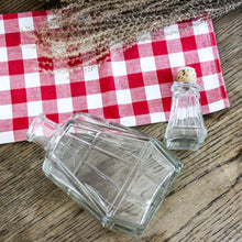 Charger l'image dans la galerie, Carafe en verre vintage