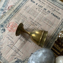 Charger l'image dans la galerie, Œufs en onyx et leur coquetier vintage