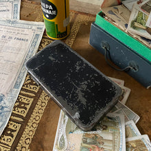 Charger l'image dans la galerie, Boite noire en métal vintage