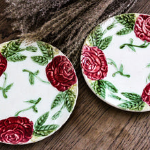 Charger l'image dans la galerie, Assiettes en barbotine anciennes