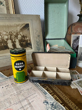 Charger l'image dans la galerie, Duo de boîtes en métal vintage