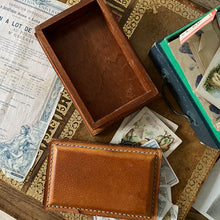 Charger l'image dans la galerie, Boite en cuir et bois vintage