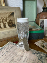 Charger l'image dans la galerie, Shaker en verre vintage