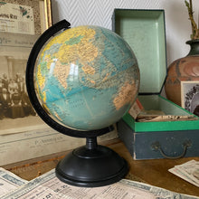 Charger l'image dans la galerie, Mappemonde ou globe terrestre vintage