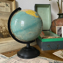 Charger l'image dans la galerie, Mappemonde ou globe terrestre vintage