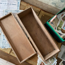 Charger l'image dans la galerie, Boite en bois d'artisan vintage