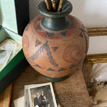 Charger l'image dans la galerie, Vase en terre cuite vintage