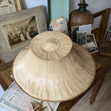 Charger l'image dans la galerie, Chapeaux asiatiques vintage