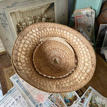 Charger l'image dans la galerie, Chapeaux asiatiques vintage