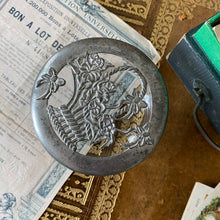 Charger l'image dans la galerie, Boite à bijoux en verre et étain vintage