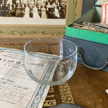 Charger l'image dans la galerie, Boite à bijoux en verre et étain vintage