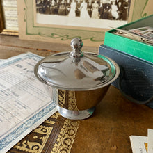 Charger l'image dans la galerie, Sucrier ou boite en métal poli vintage