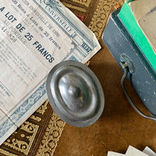 Charger l'image dans la galerie, Pilulier en étain vintage