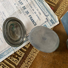 Charger l'image dans la galerie, Pilulier en étain vintage