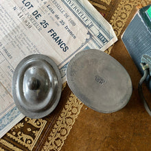 Charger l'image dans la galerie, Pilulier en étain vintage