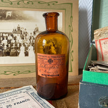 Charger l'image dans la galerie, Pot à pharmacie ancien