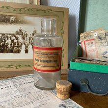 Charger l'image dans la galerie, Flacons de pharmacie anciens