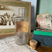Charger l'image dans la galerie, Flacons de pharmacie anciens