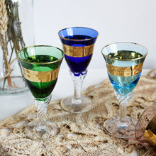 Charger l'image dans la galerie, verres en cristal colorés bleus verts anciens