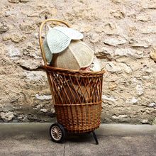 Charger l'image dans la galerie, Chariot à roulettes osier vintage