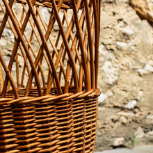 Charger l'image dans la galerie, Chariot à roulettes en osier vintage